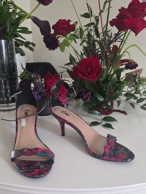 5/25$ FIONI Clothing Floral Ankle-Strap Sandals in Pink, Teal & Black
